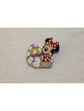 Disney 2009 Minnie Mouse Happy Easter Pin Hinged Egg Bunny